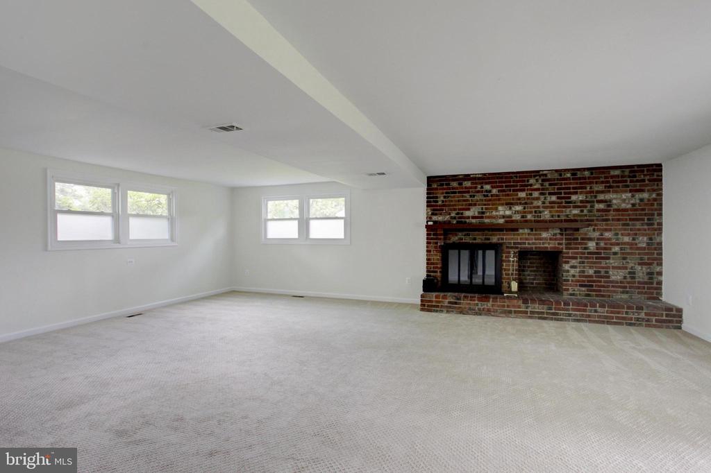 4205 Middle Ridge Dr