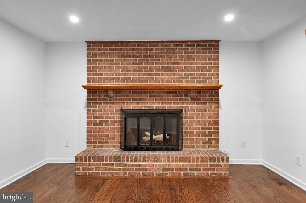 4620 University Dr