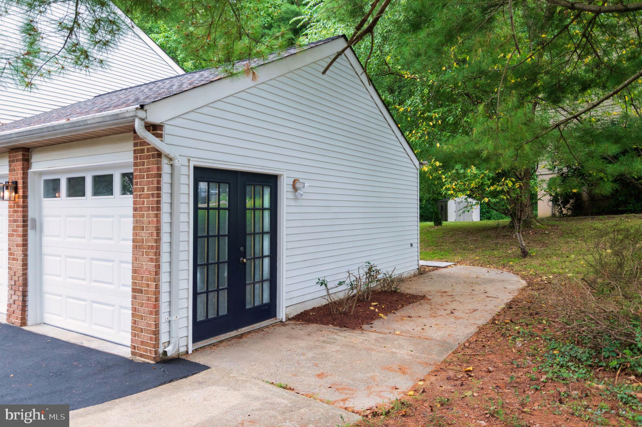 4620 University Dr