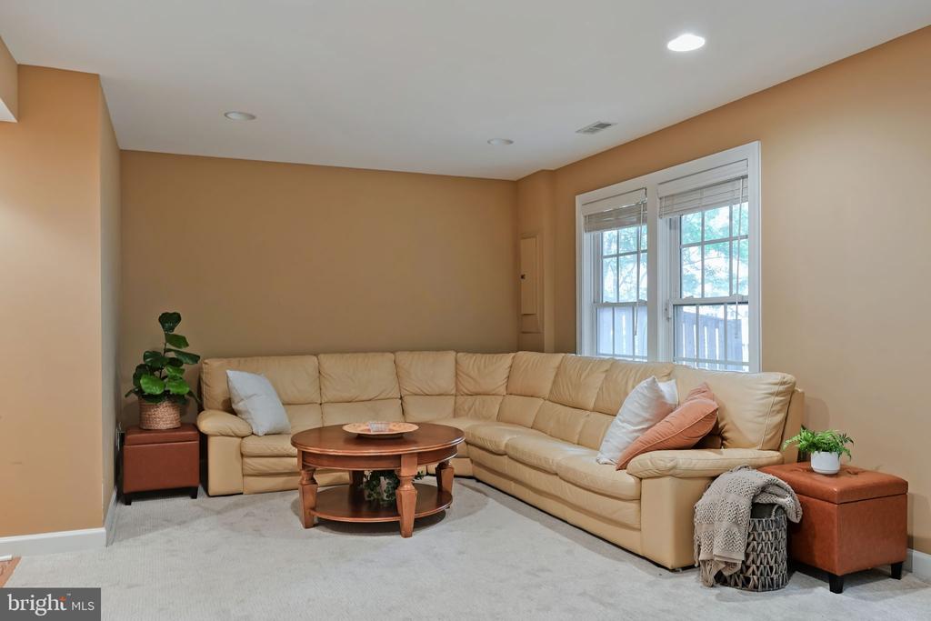 9089 ACHESON COURT