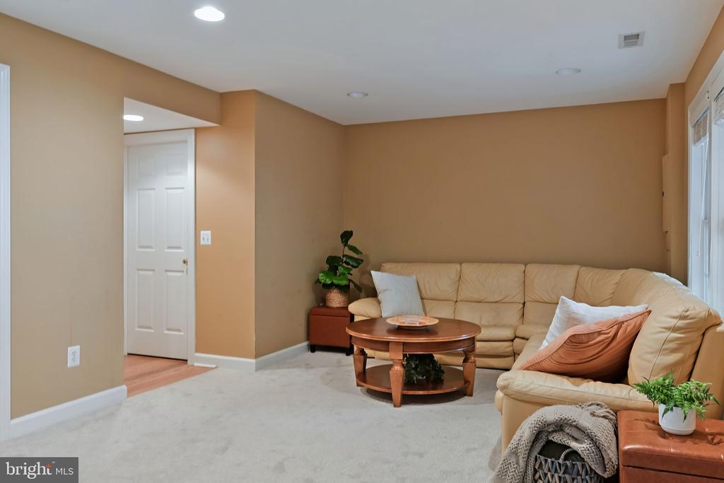 9089 ACHESON COURT