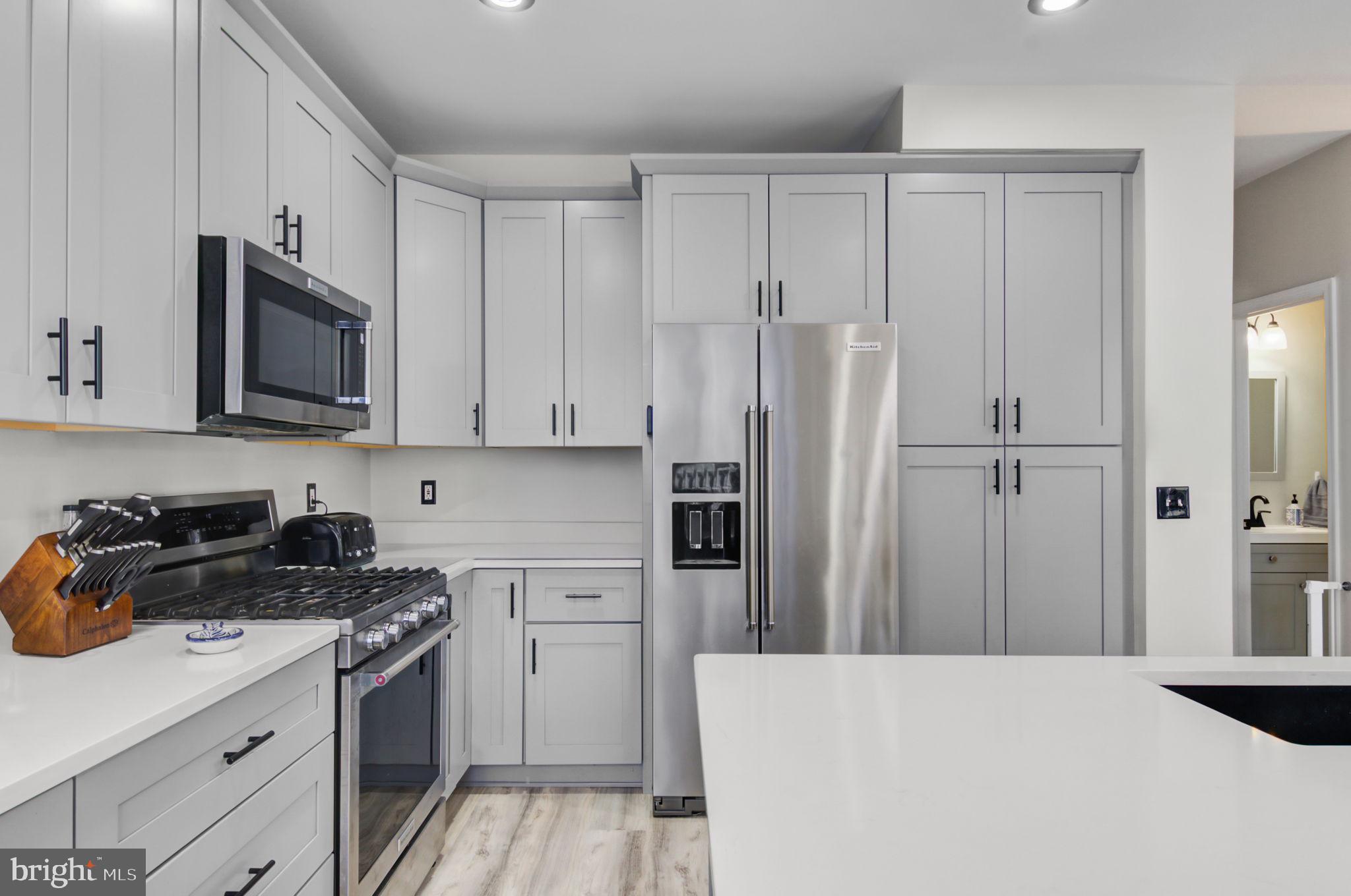 45664 Waterloo Station Sq