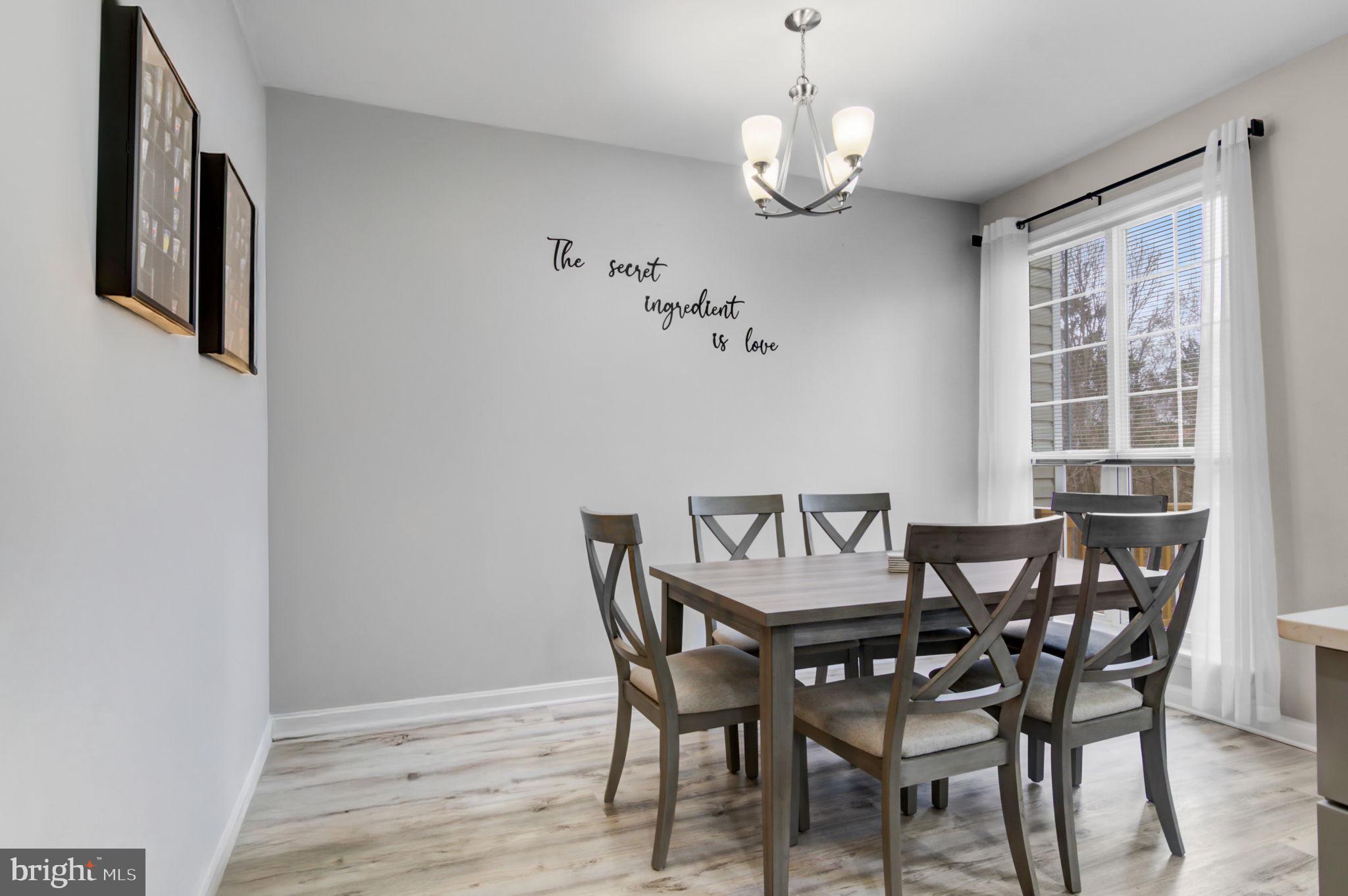 45664 Waterloo Station Sq