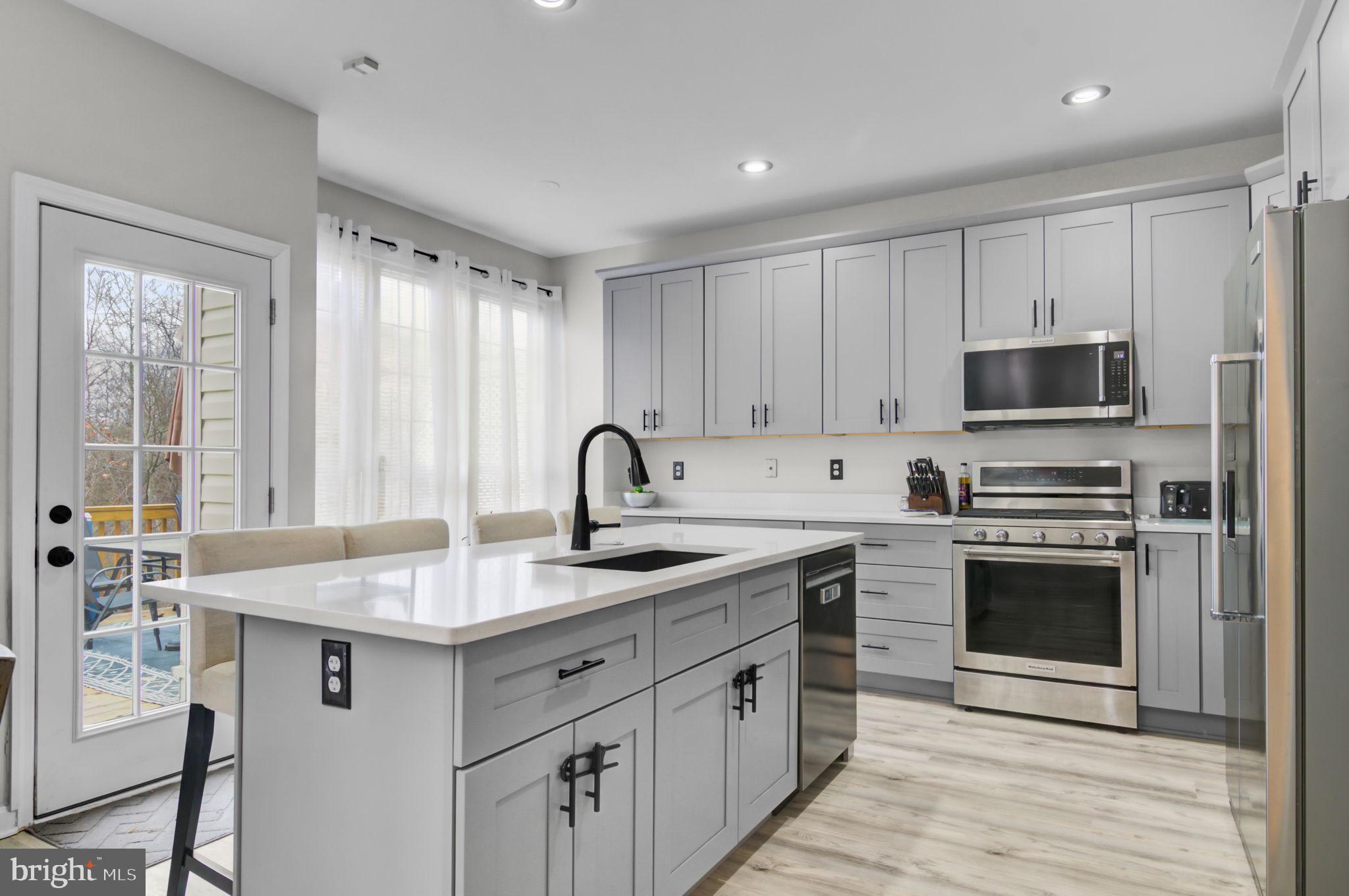 45664 Waterloo Station Sq