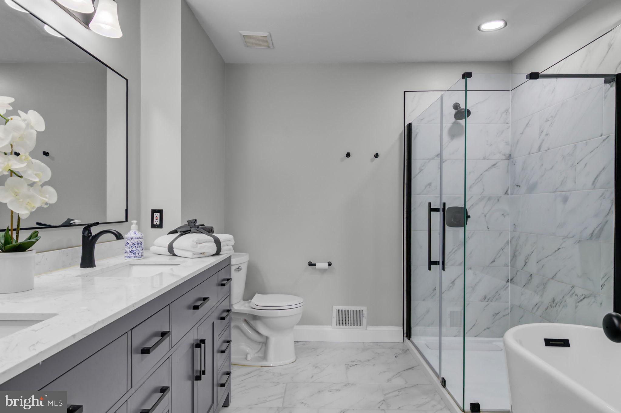 45664 Waterloo Station Sq