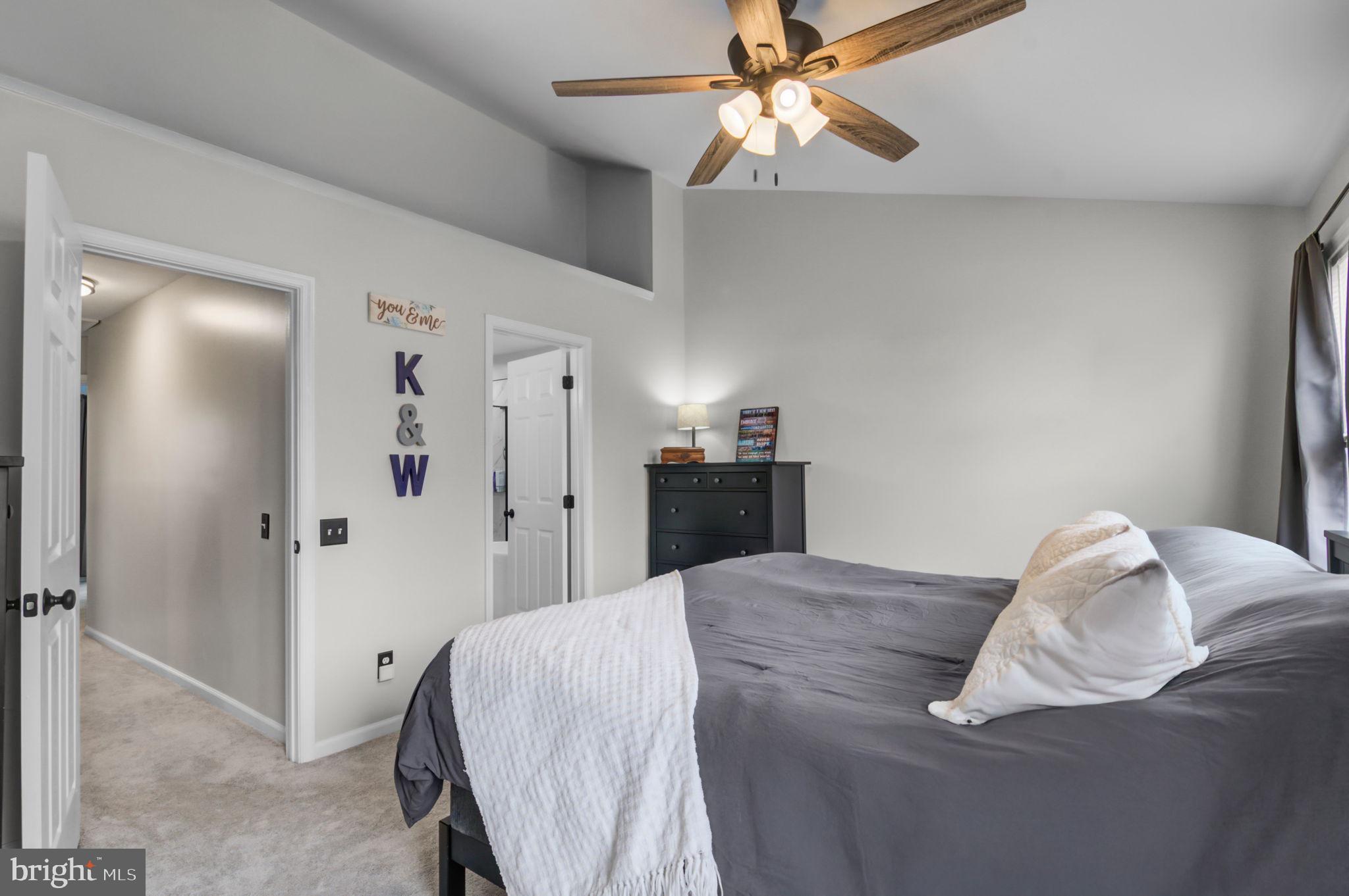 45664 Waterloo Station Sq