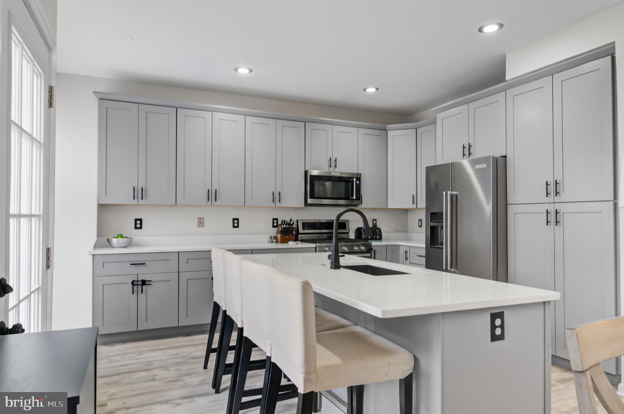 45664 Waterloo Station Sq