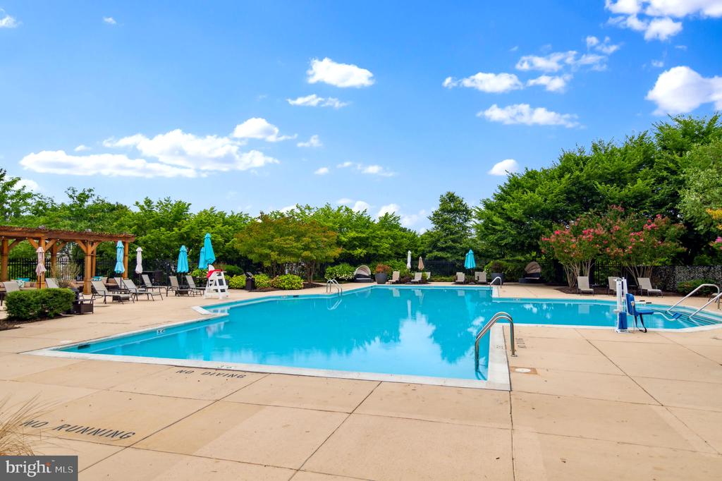 1601 Ladue Ct #107