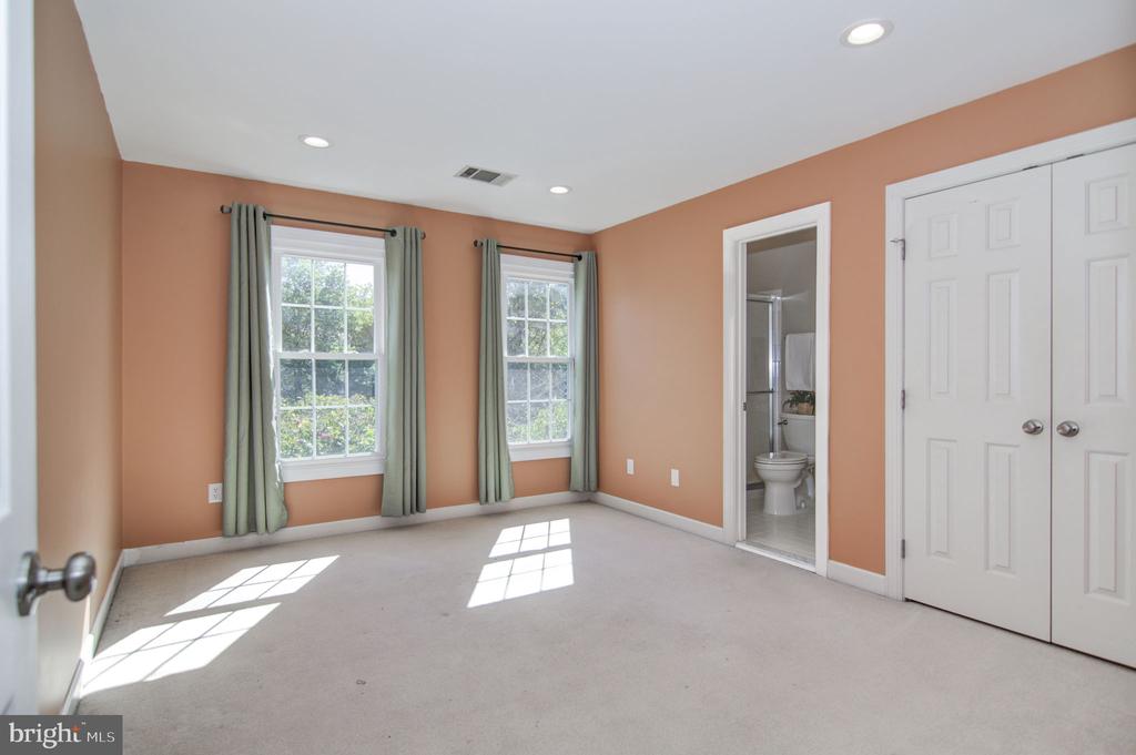 14414 Dunwoody Ct