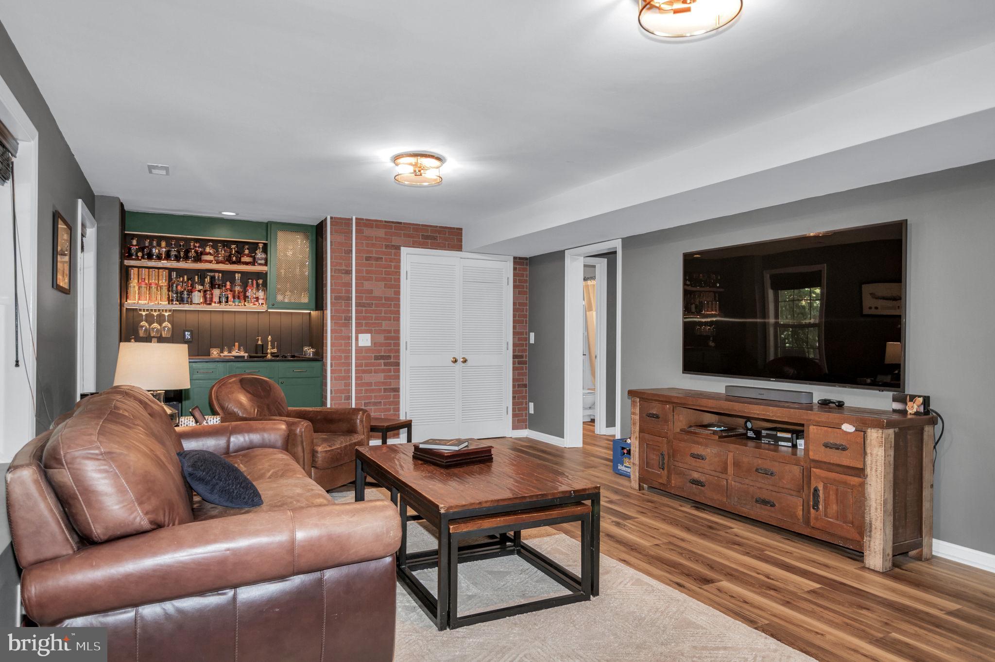 12 PIN OAK COURT