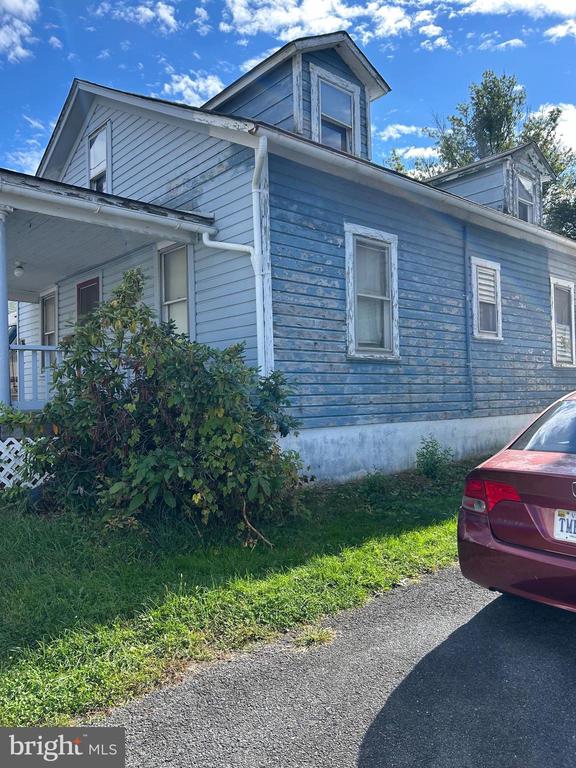 27 JACKSON AVENUE