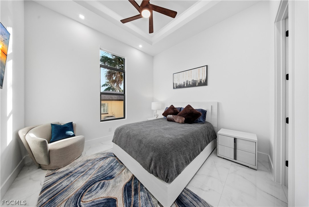 4907 Santa Monica CT