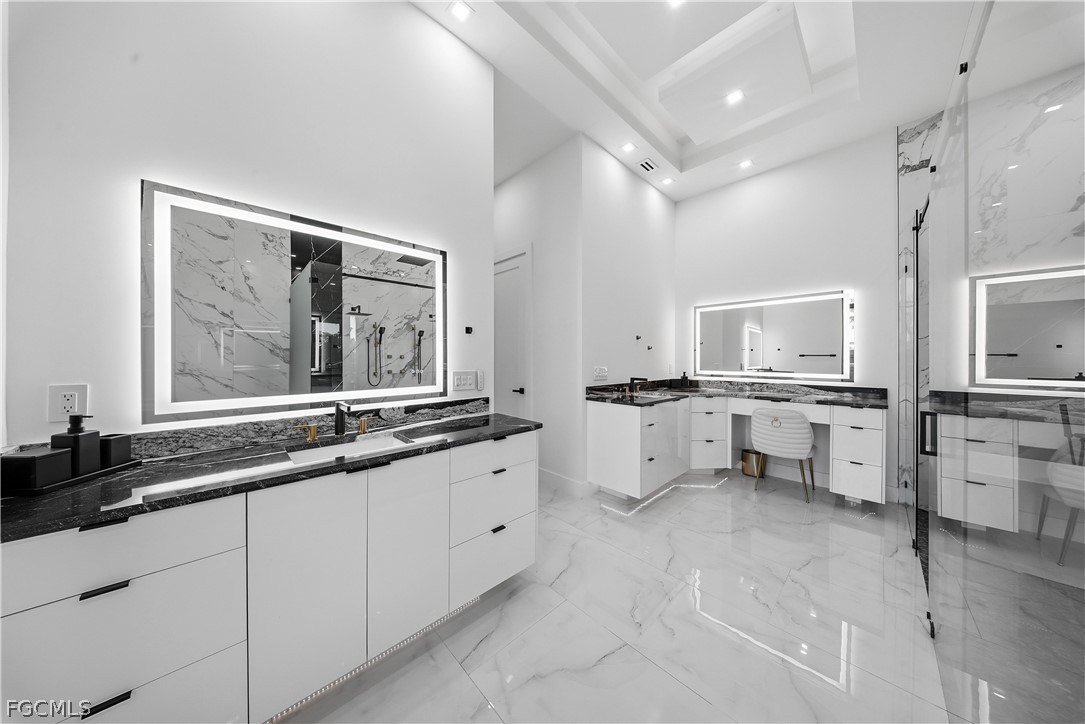 4907 Santa Monica CT