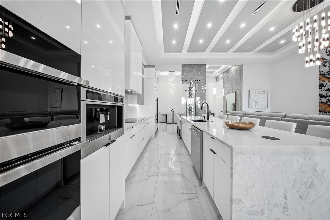 4907 Santa Monica CT