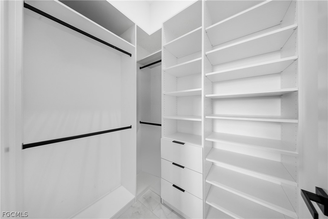 4907 Santa Monica CT