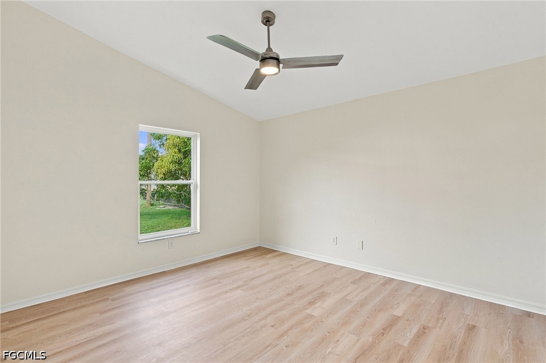 906 SW 7th CT