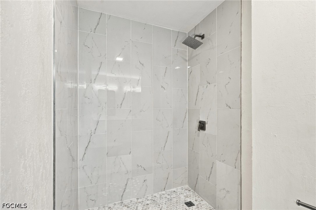 906 SW 7th CT