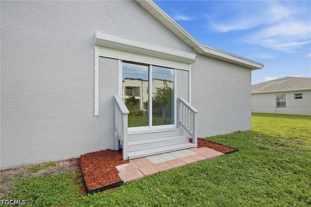 906 SW 7th CT
