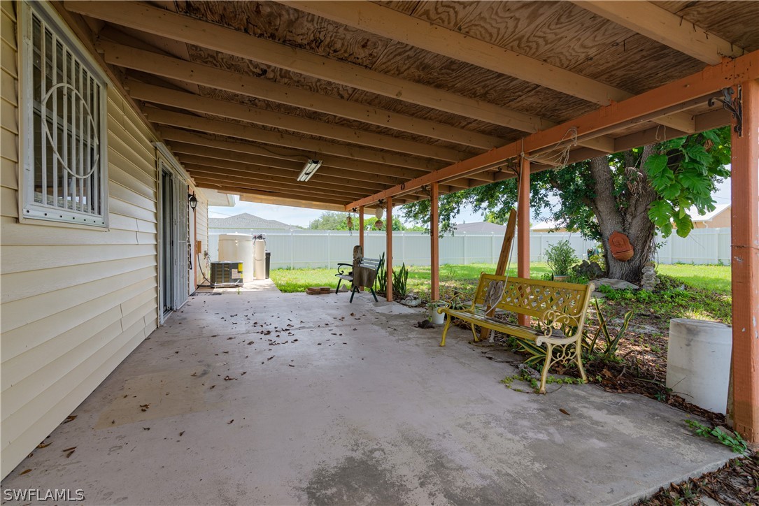 2212 NE 9th AVE