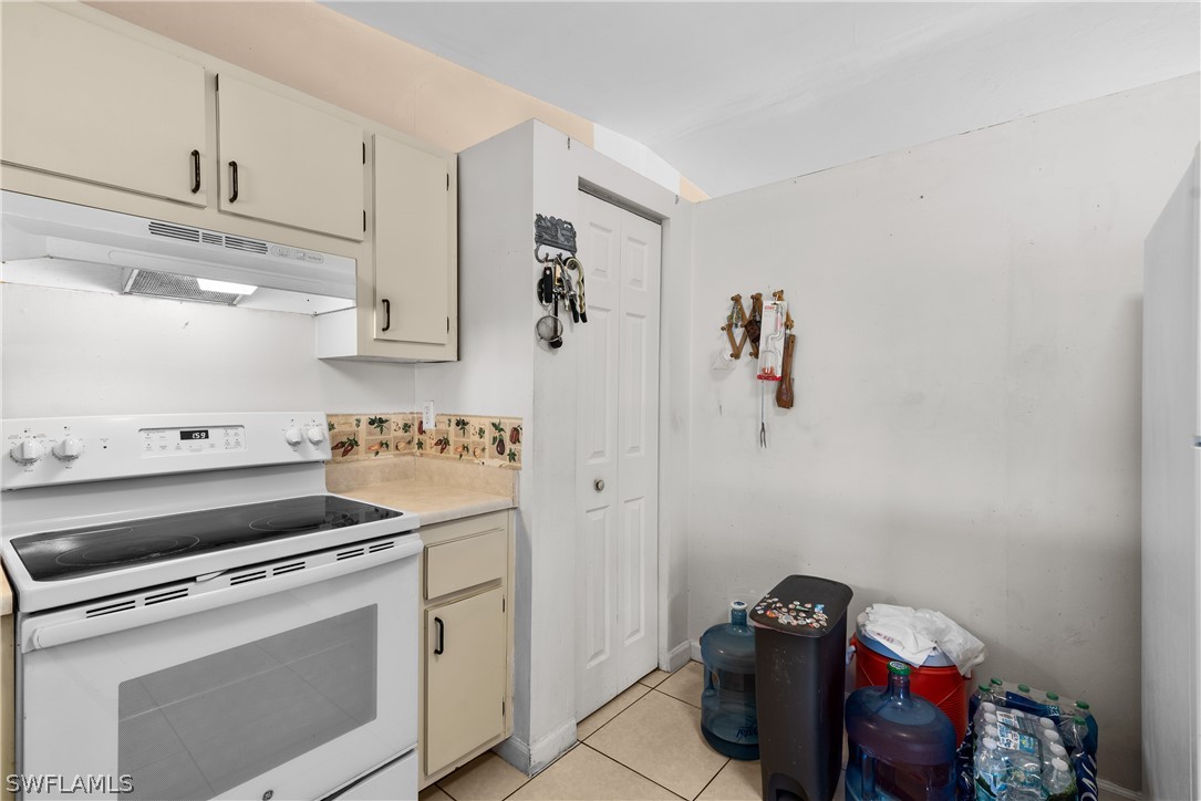 2212 NE 9th AVE