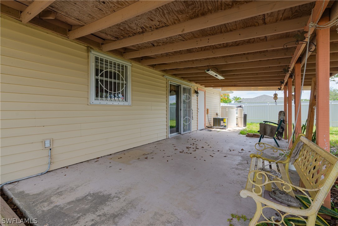 2212 NE 9th AVE