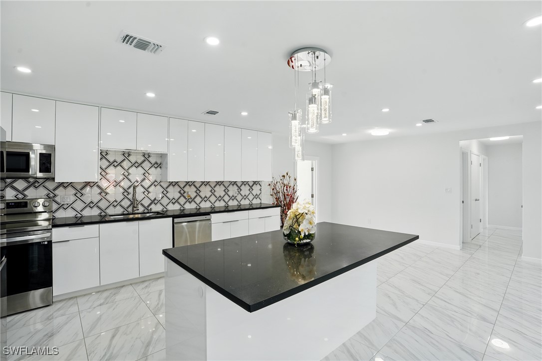112 Contee DR