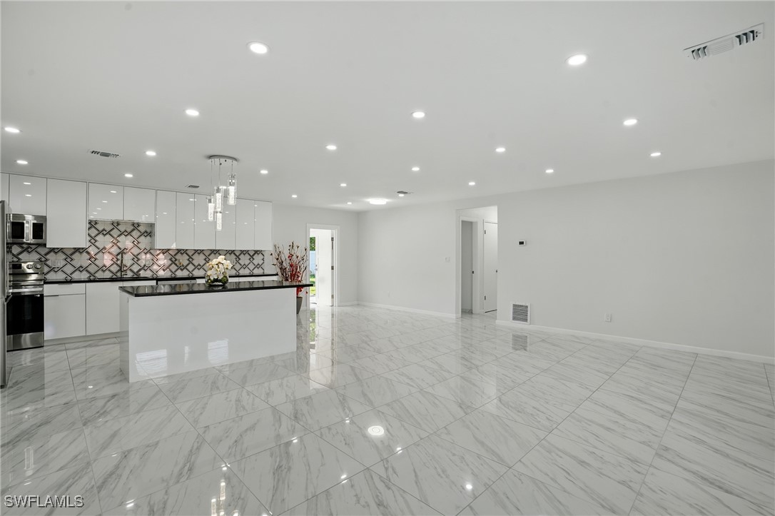 112 Contee DR