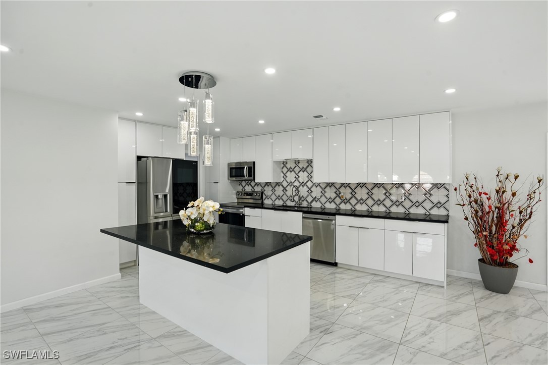 112 Contee DR