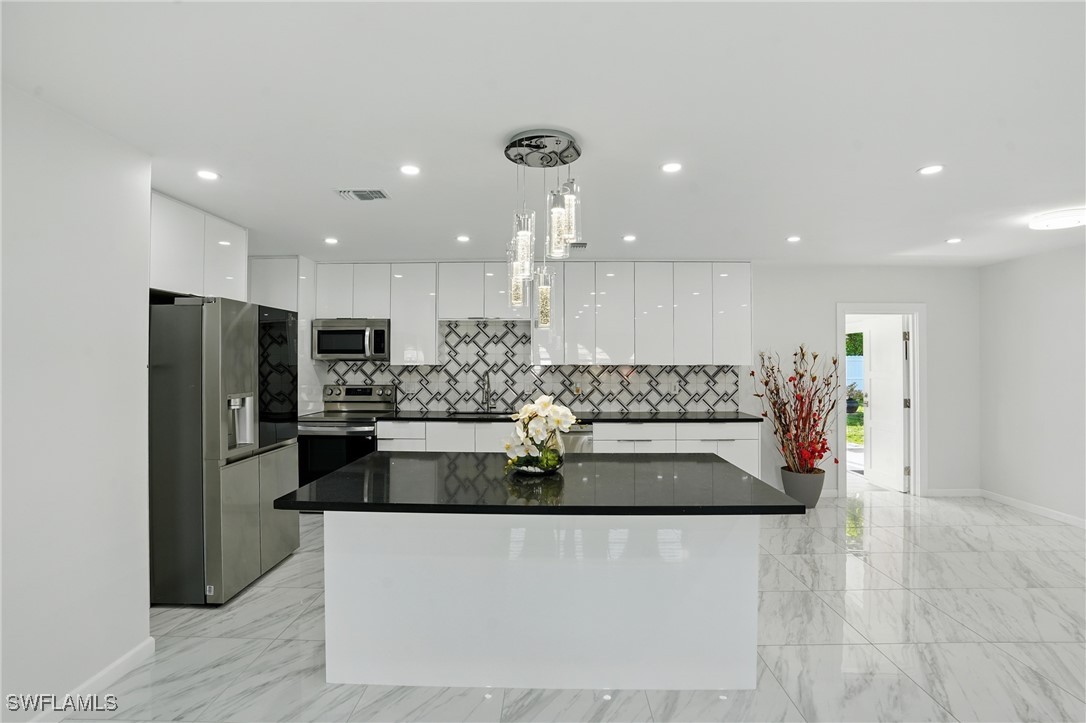112 Contee DR