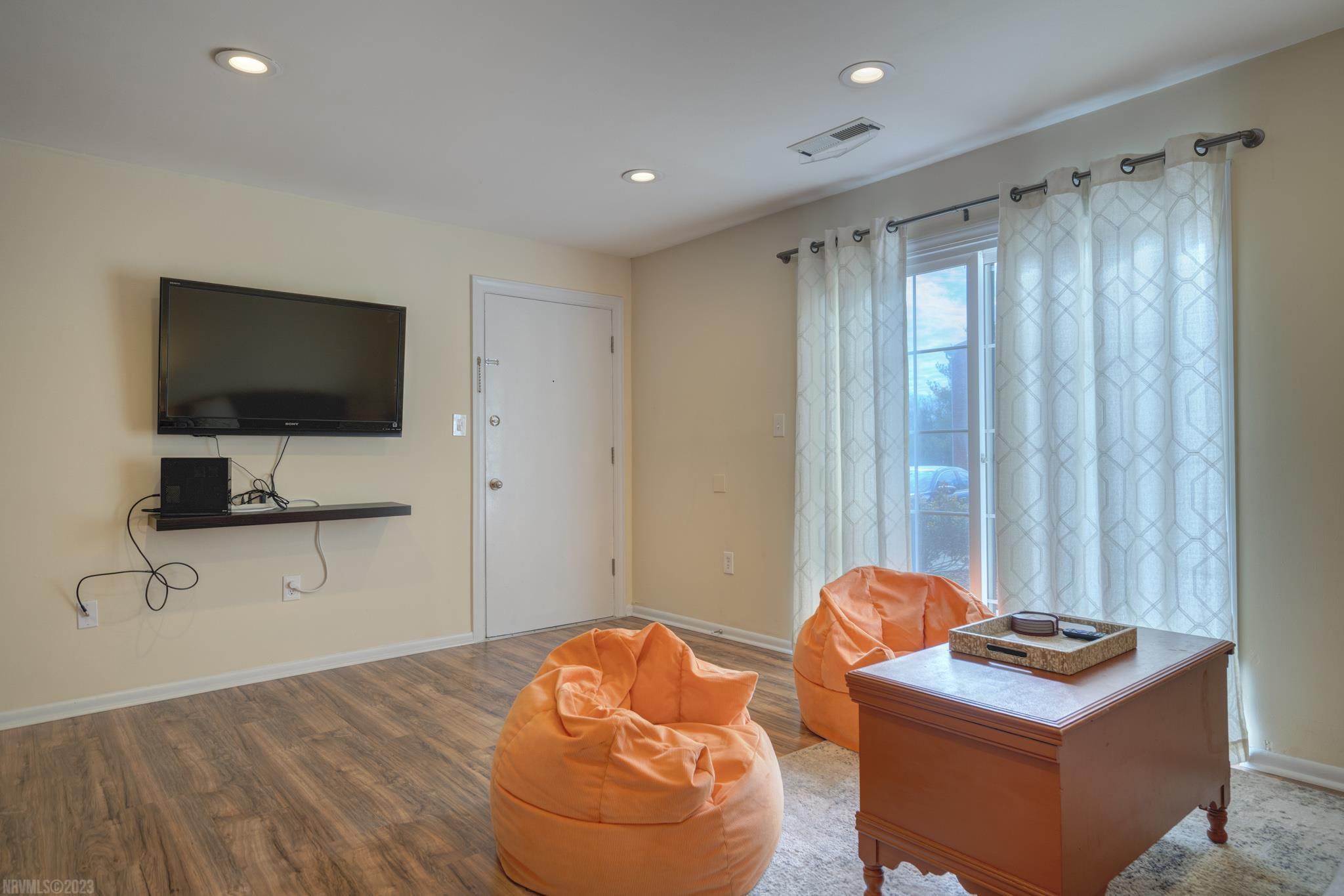 380 NEW KENT Road 211