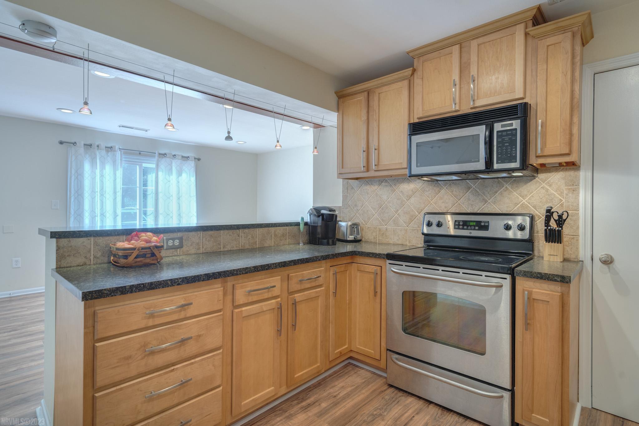 380 NEW KENT Road 211