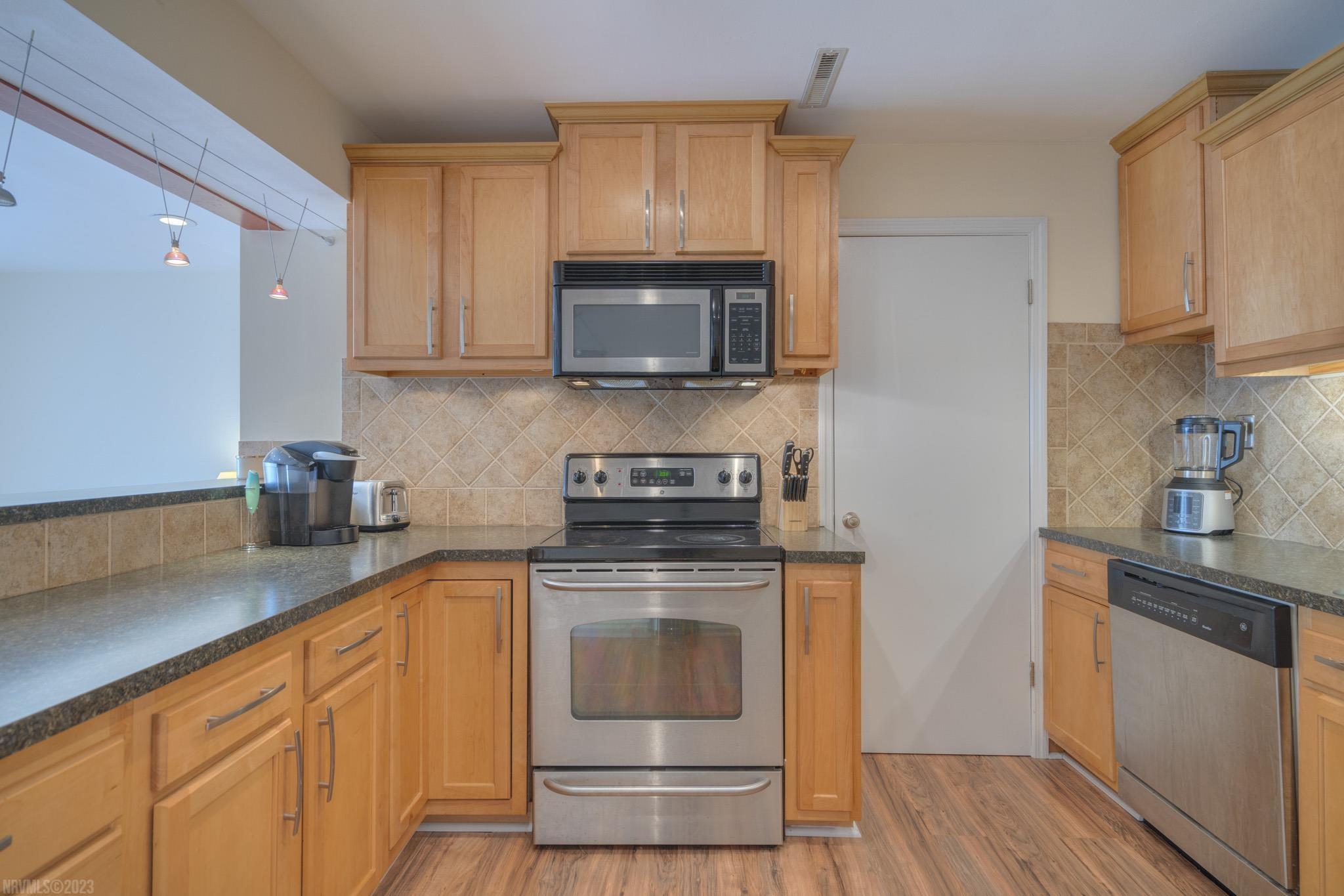 380 NEW KENT Road 211