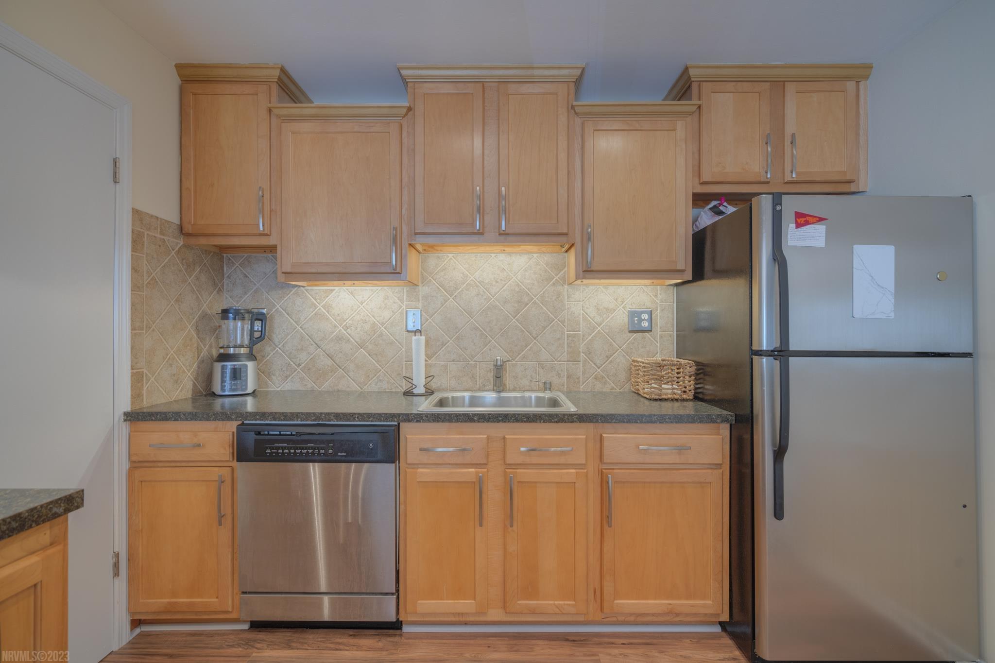 380 NEW KENT Road 211