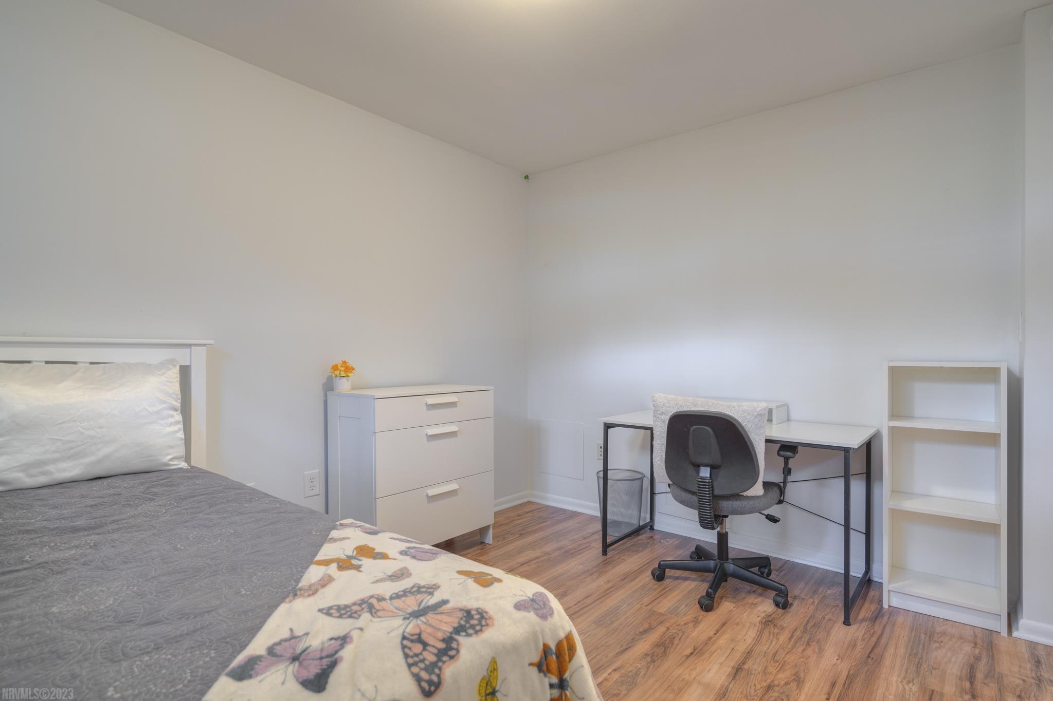 380 NEW KENT Road 211