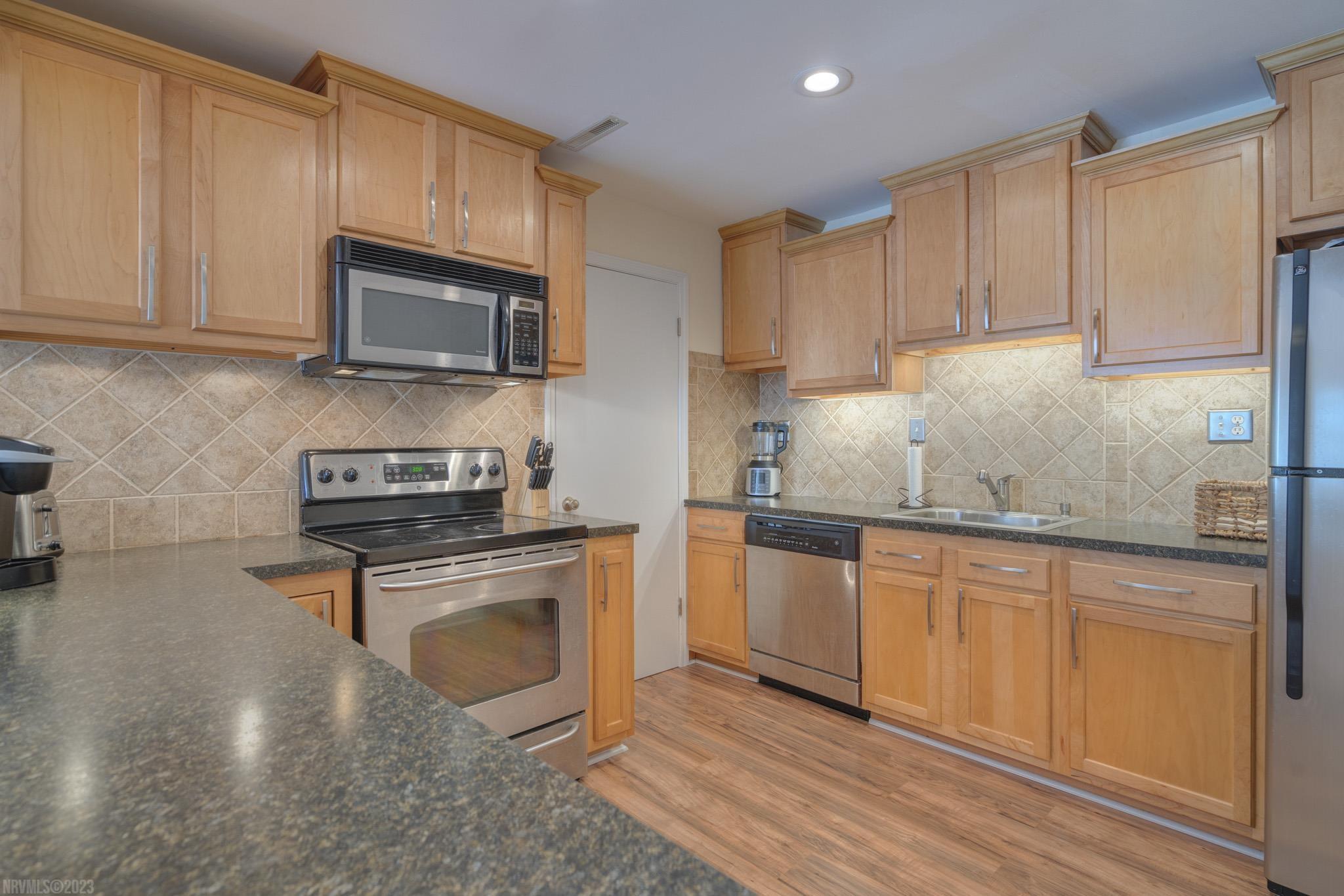 380 NEW KENT Road 211