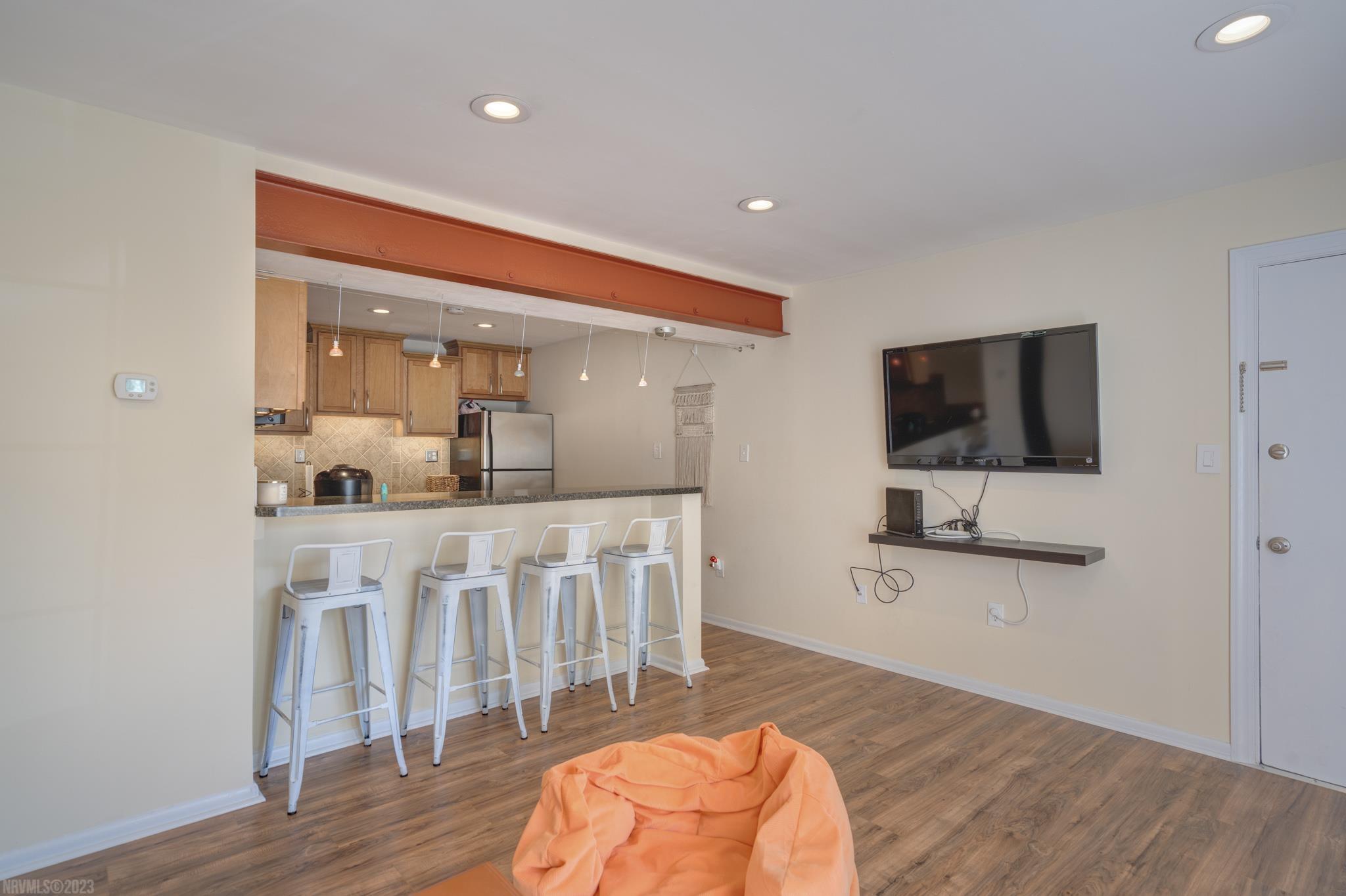 380 NEW KENT Road 211