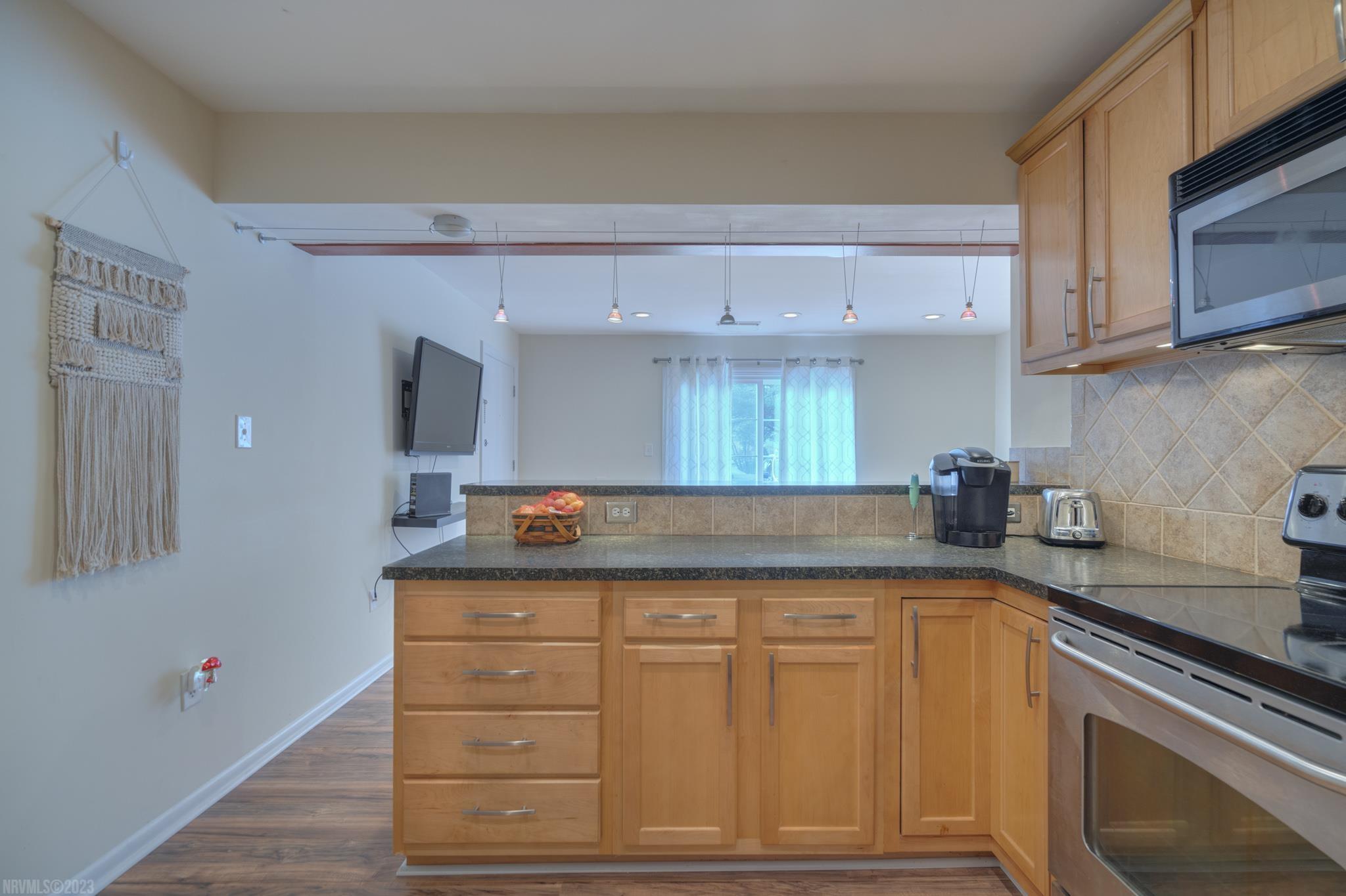 380 NEW KENT Road 211