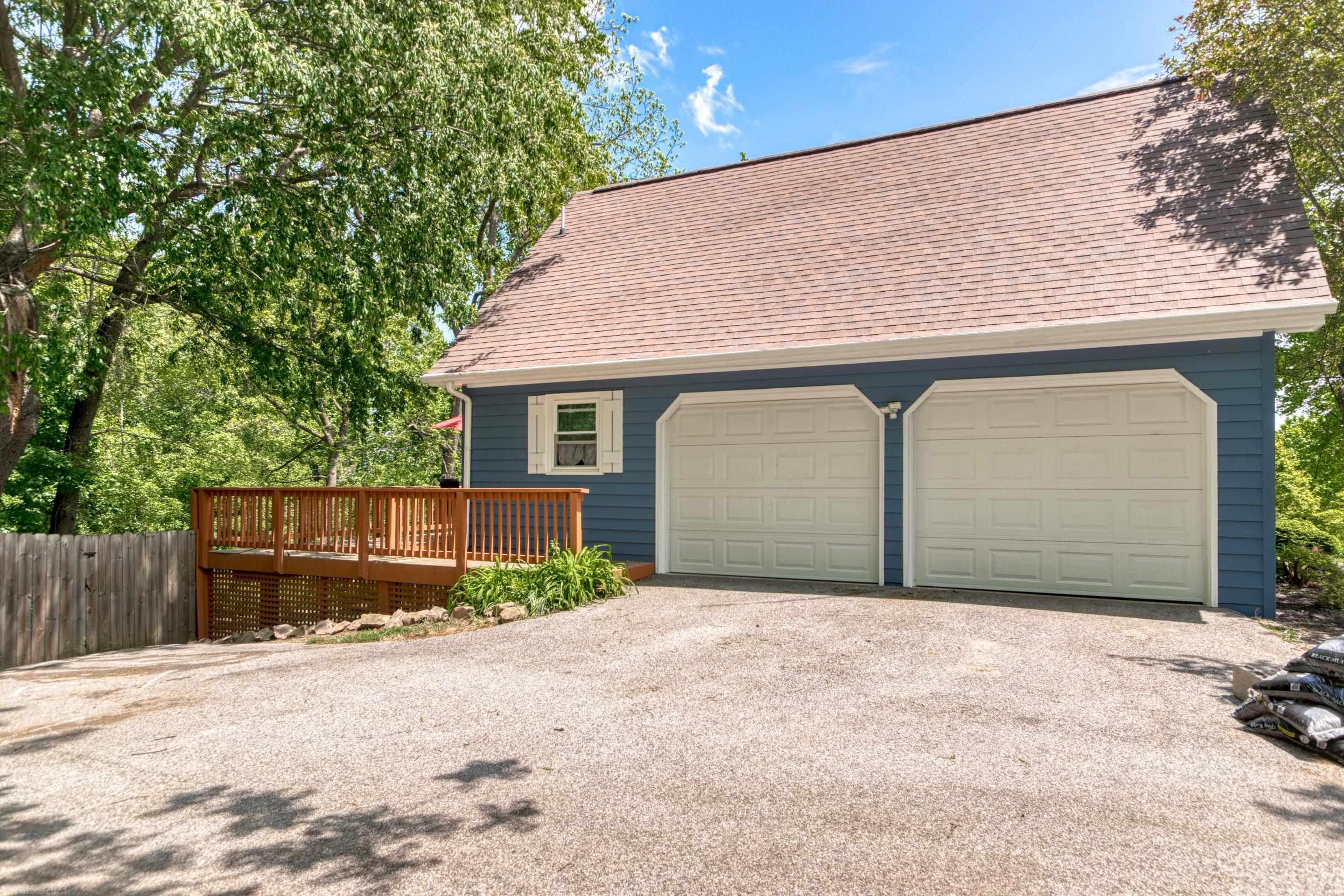 609 LANDSDOWNE Drive