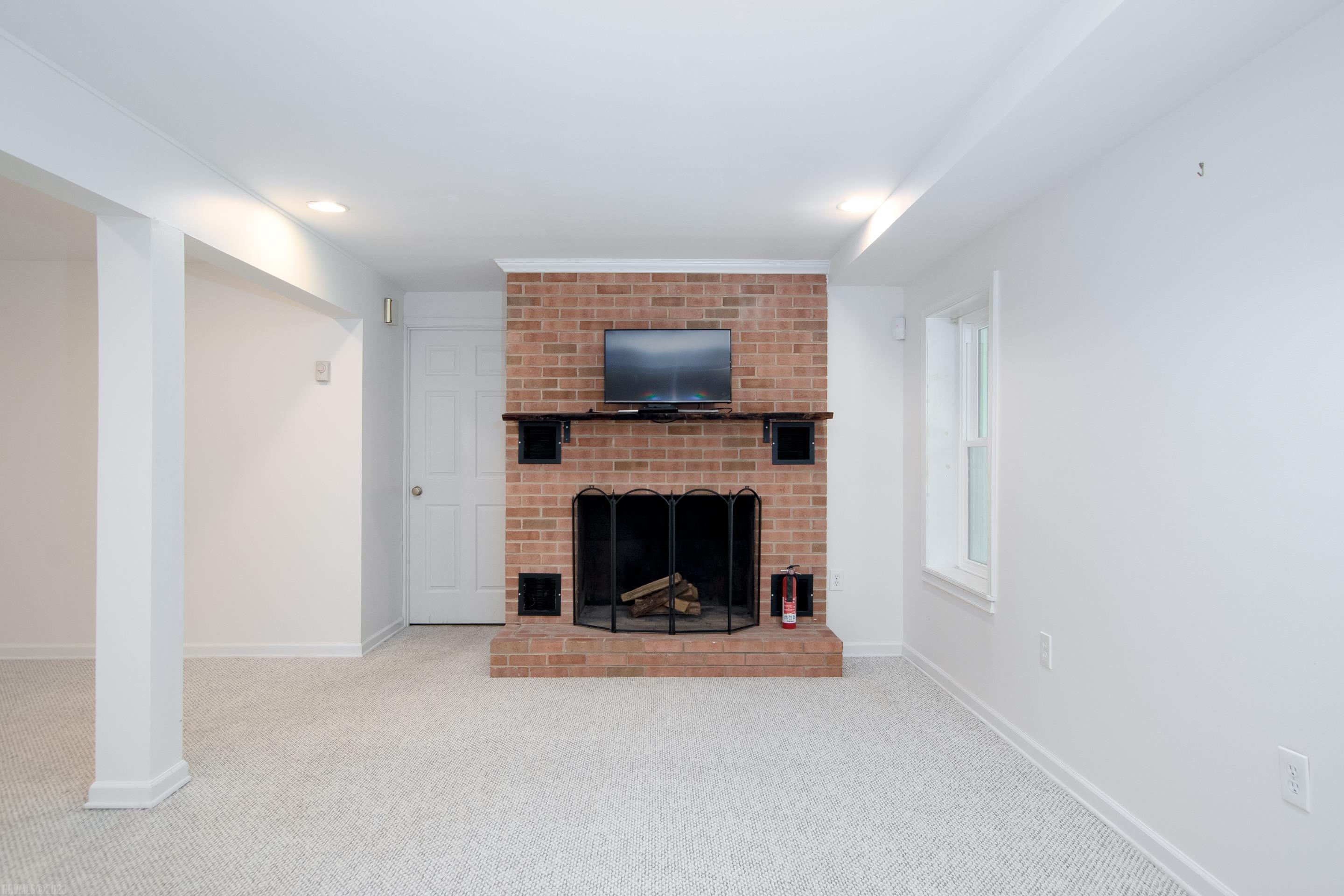 609 LANDSDOWNE Drive