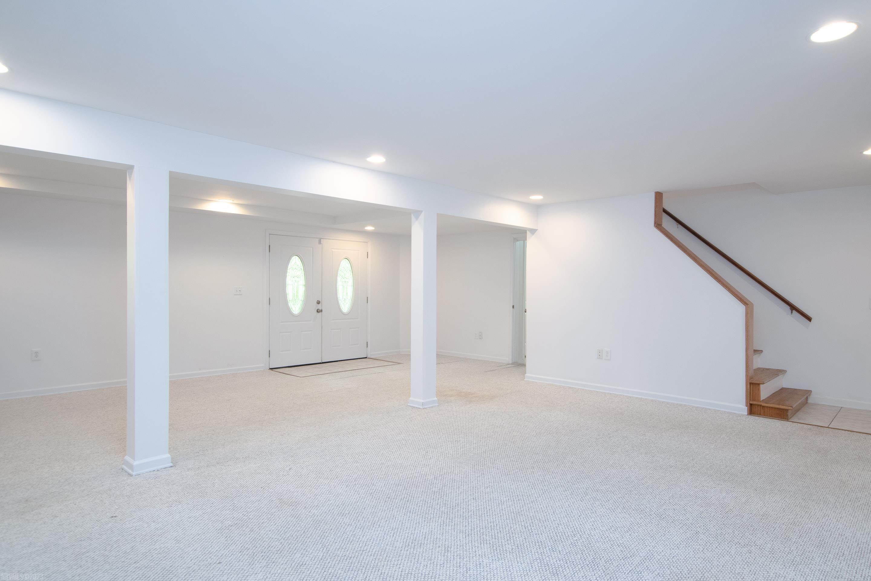 609 LANDSDOWNE Drive