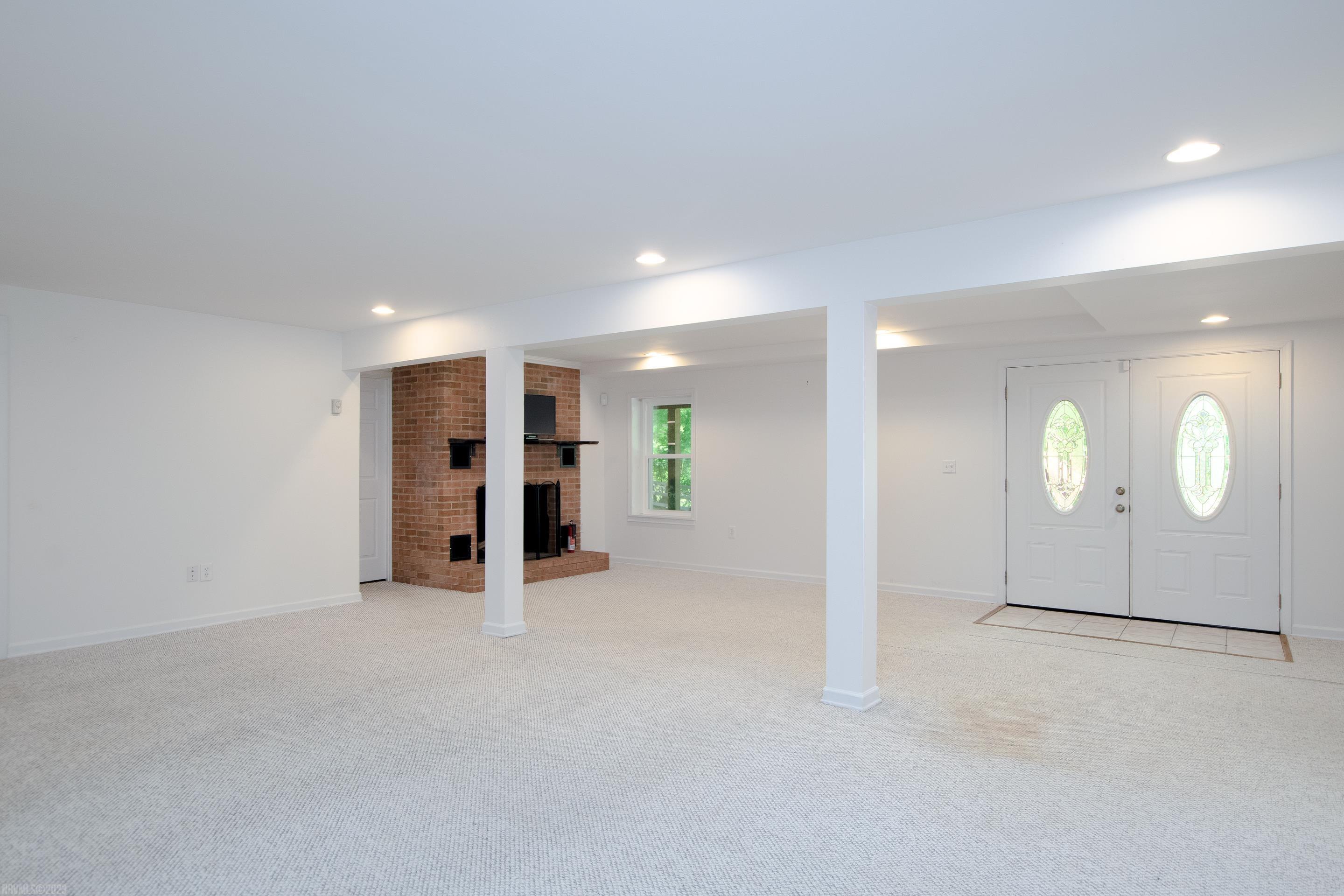 609 LANDSDOWNE Drive