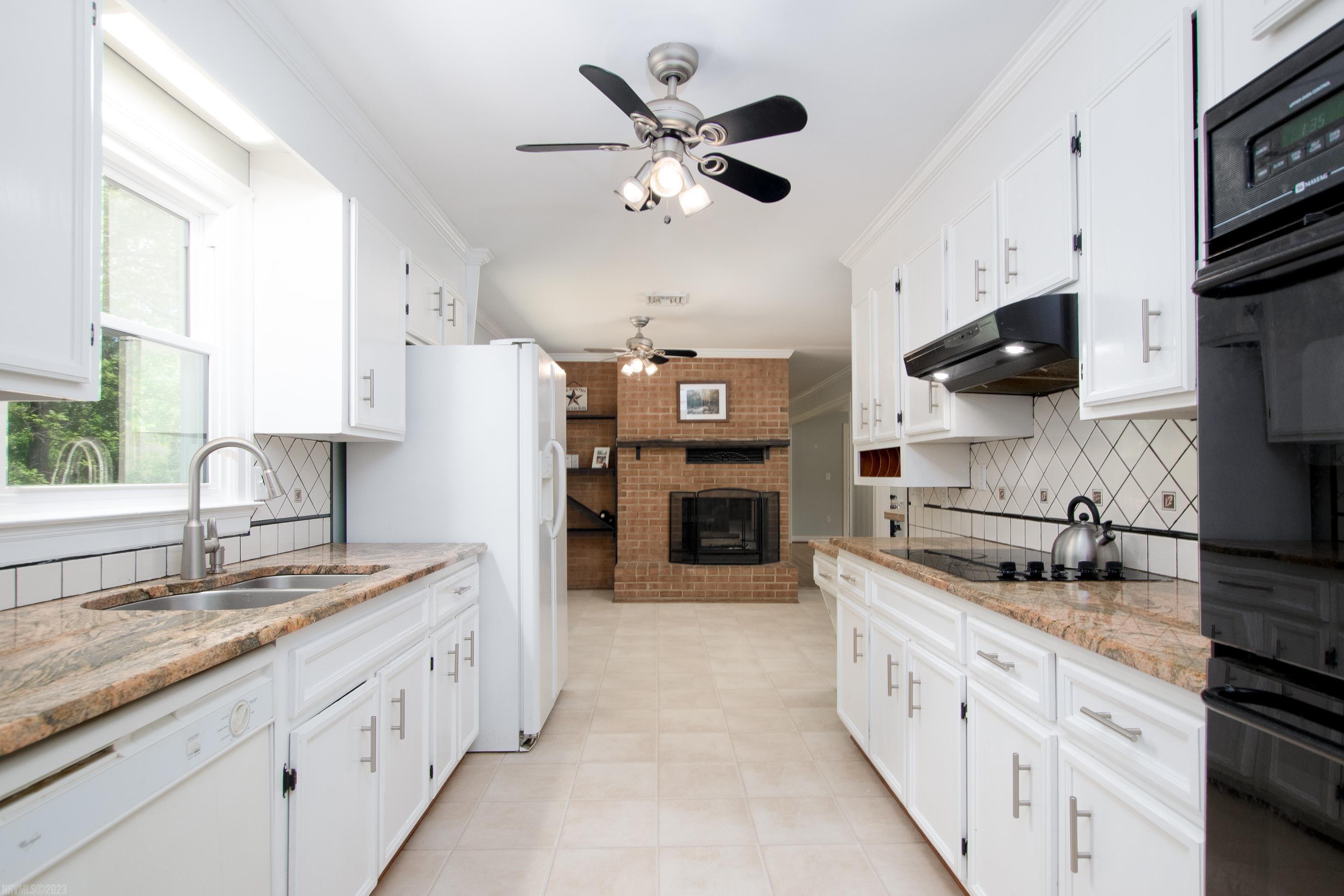 609 LANDSDOWNE Drive
