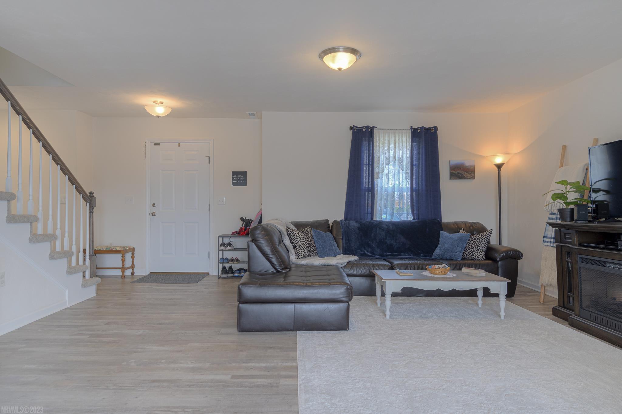 122 PRAIRIE VIEW Lane