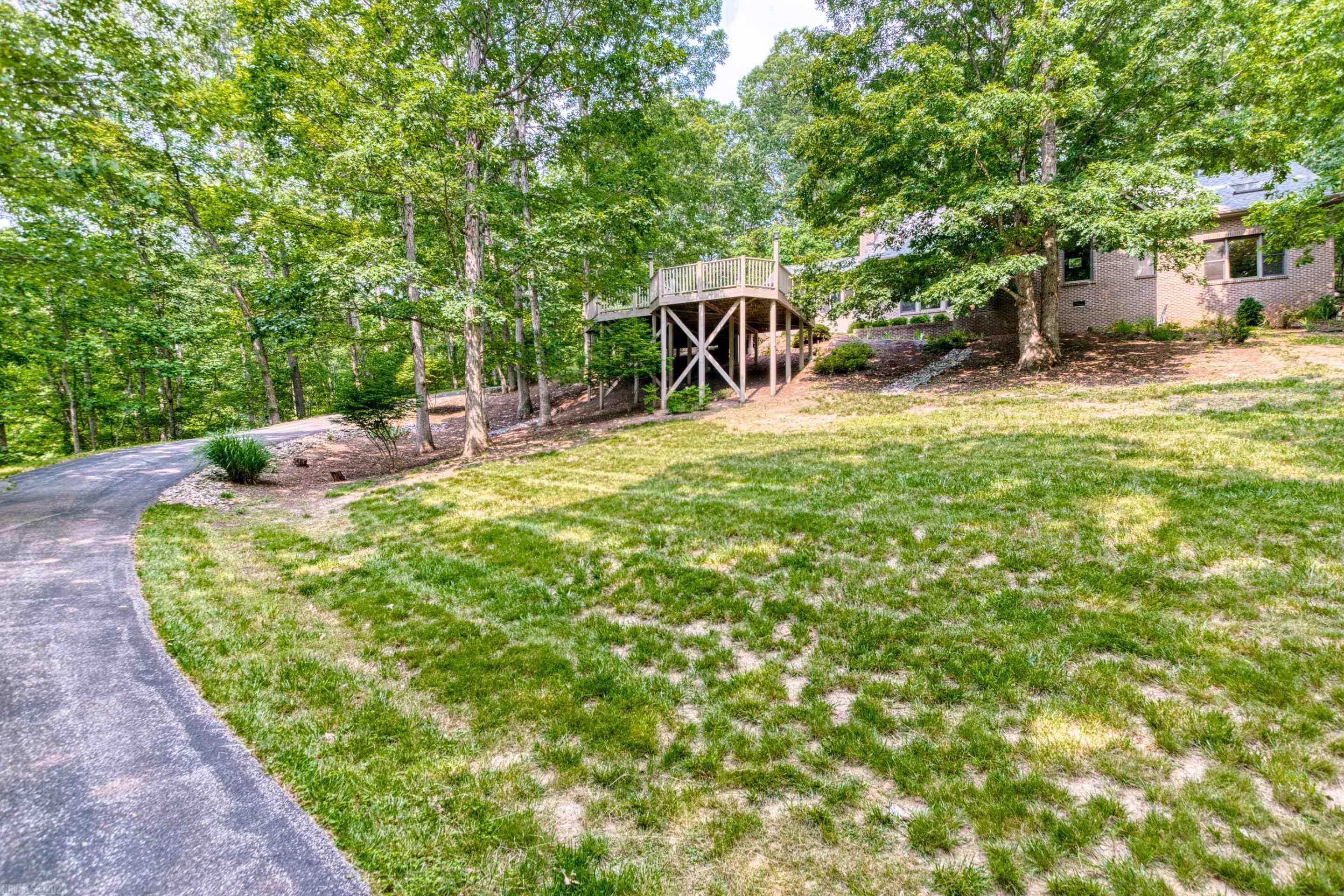 295 DEERCROFT Drive