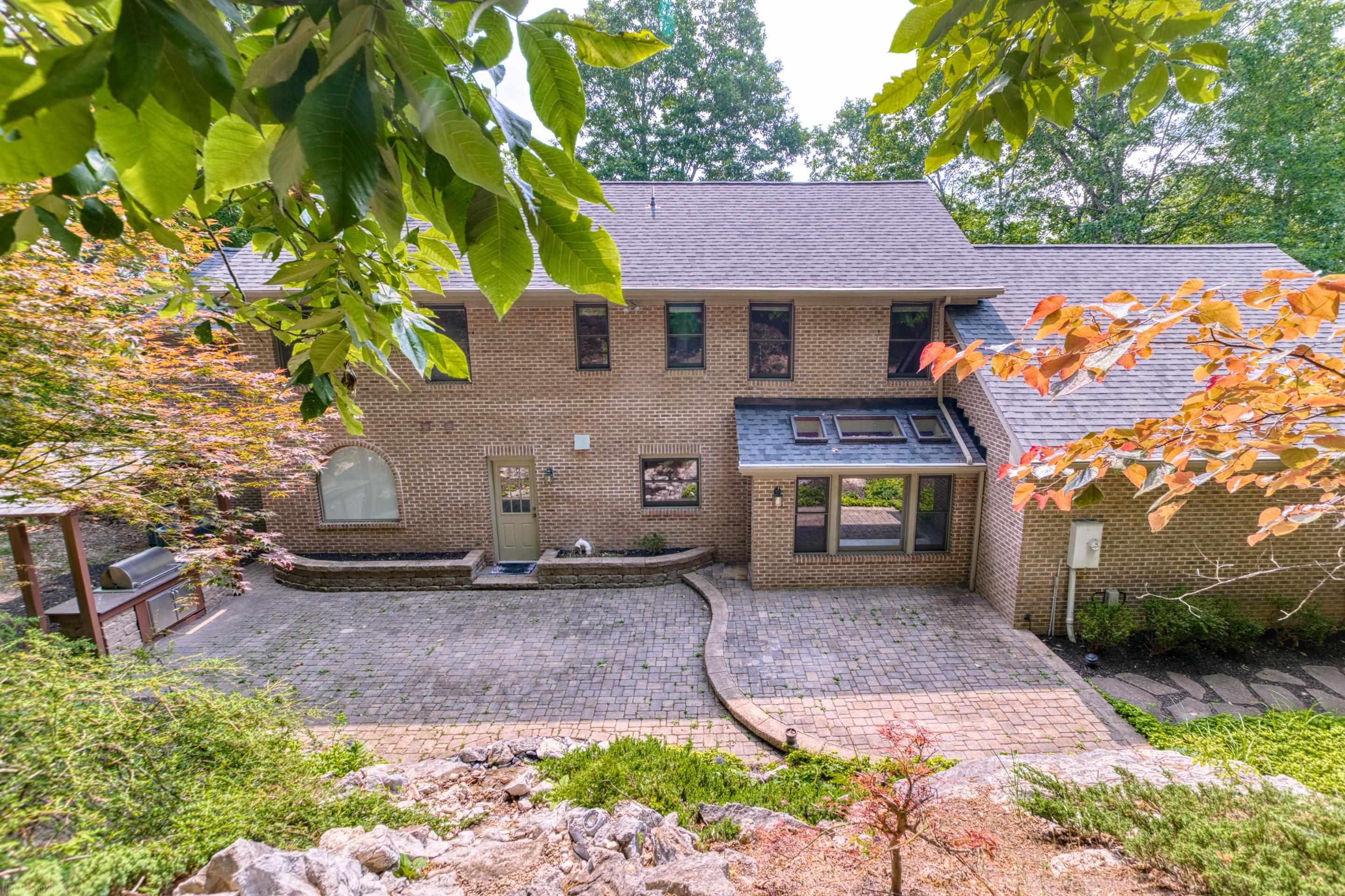295 DEERCROFT Drive