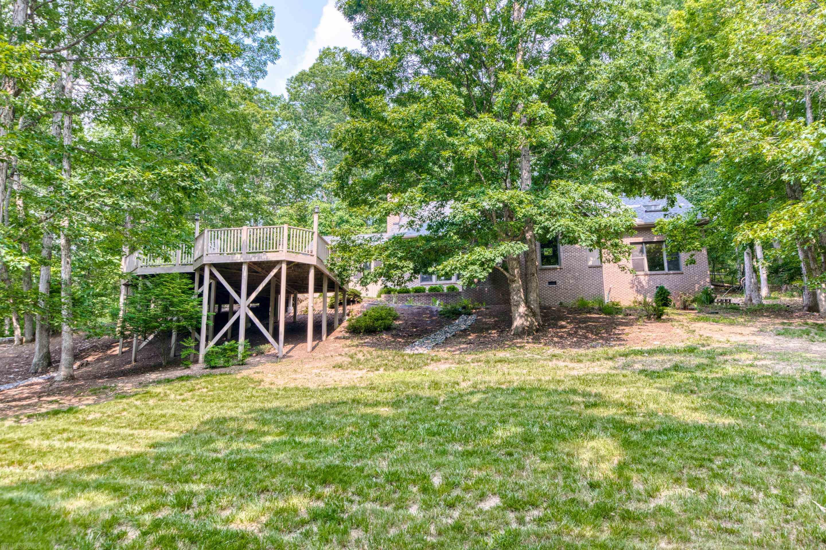 295 DEERCROFT Drive