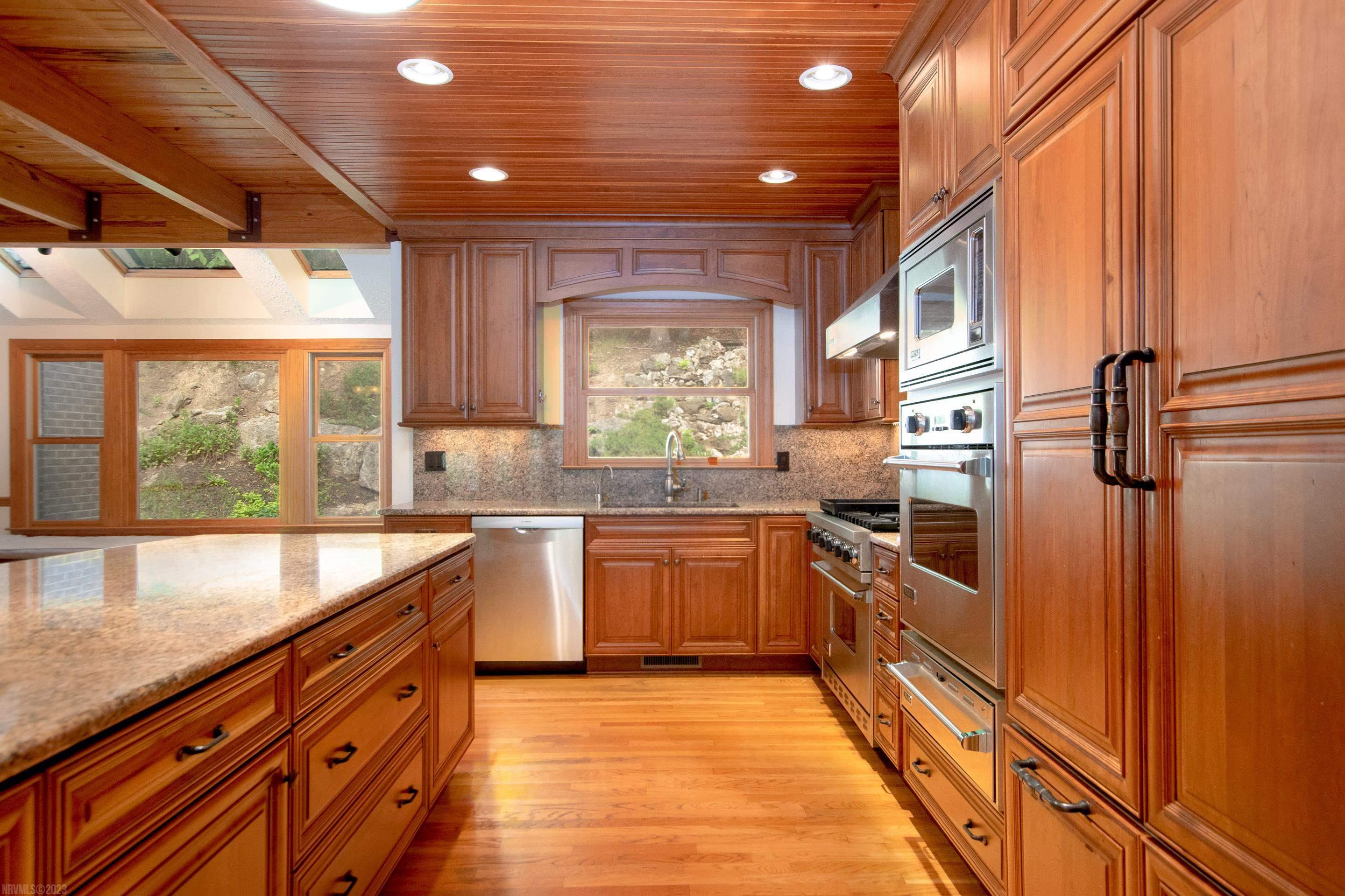 295 DEERCROFT Drive