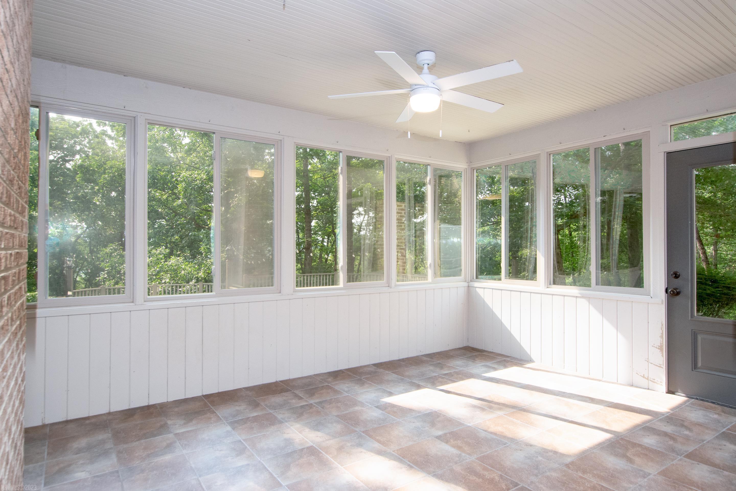 295 DEERCROFT Drive