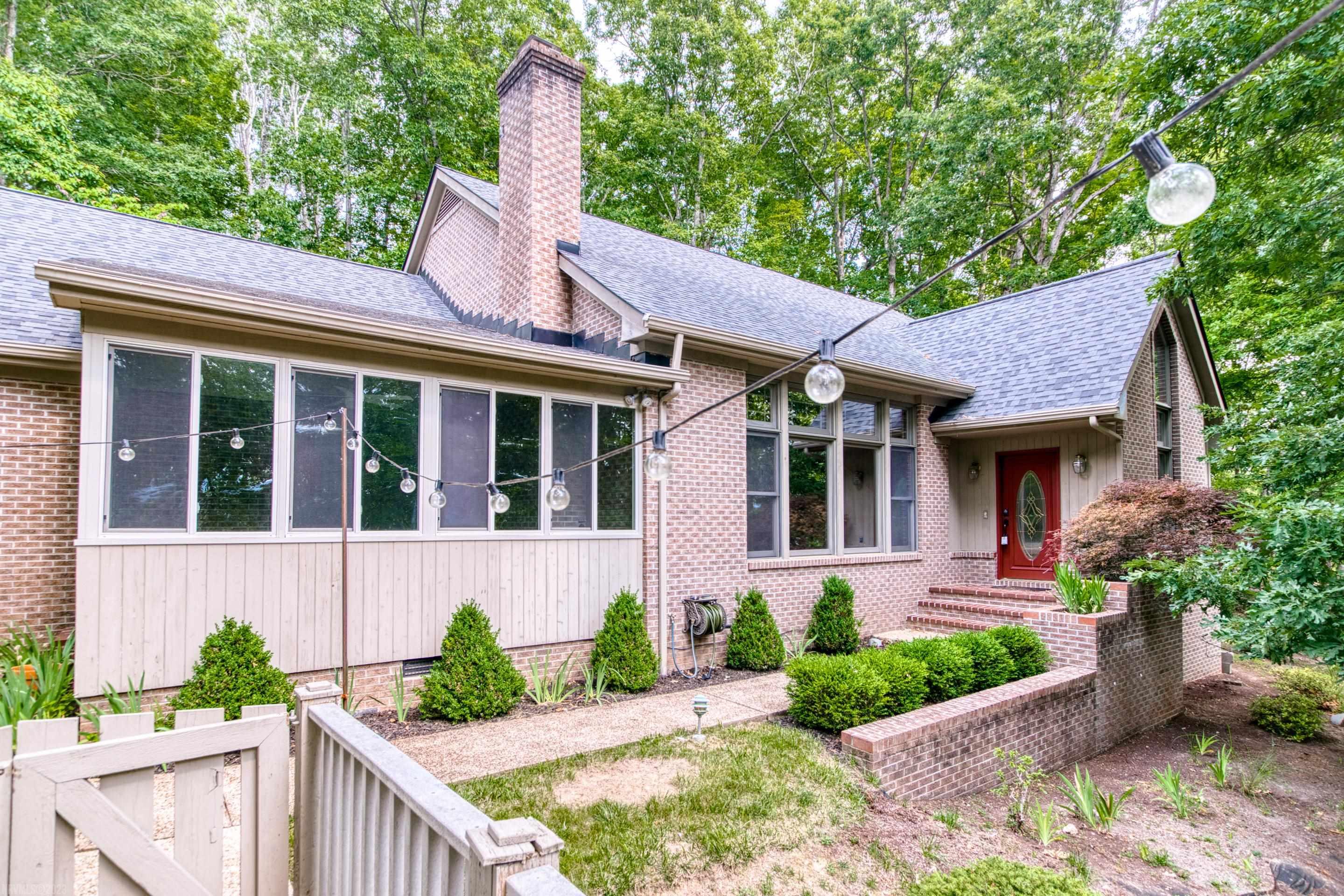 295 DEERCROFT Drive