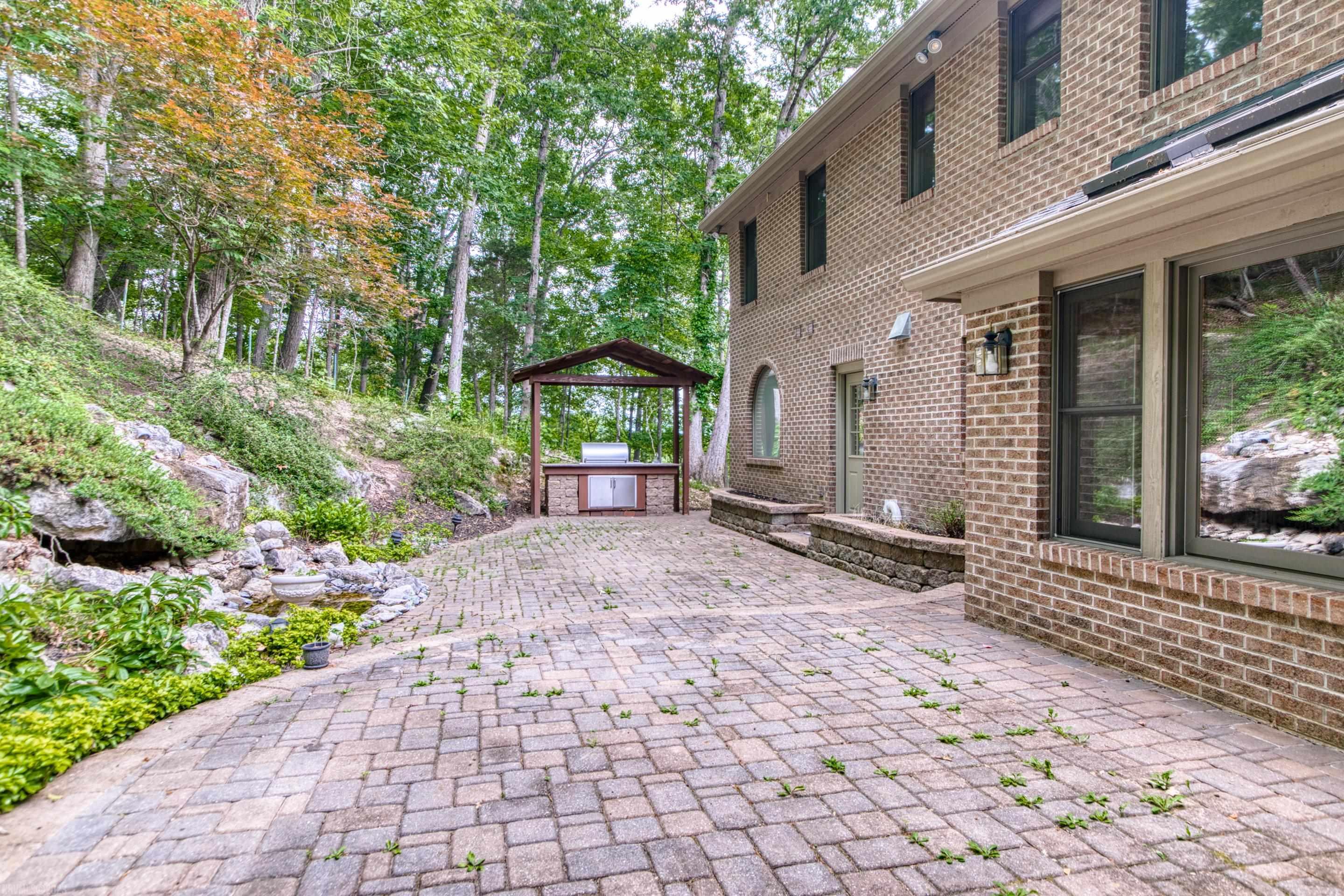 295 DEERCROFT Drive
